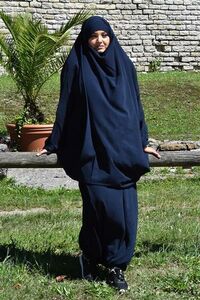Jilbab Set mit Khimar und Hose - Einfache Eleganz und bequemer Tragekomfort  marineblau