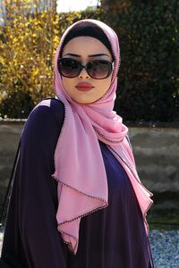 Écharpe avec bordure en tricot rose