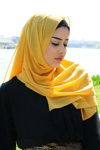 Scarf with glitter effect yellow