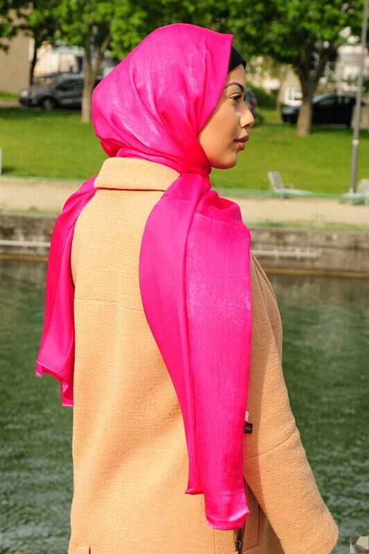 Fine light scarf with glossy shimmer pink
