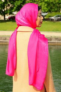 Feiner leichter Schal mit Glanz-Schimmer pink