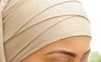 Hijab Kuwaity Crossover pailleté-bonnet taupe clair