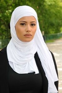 Hijab Kuwaity Überkreuz Glitzer-Bonnet weiss